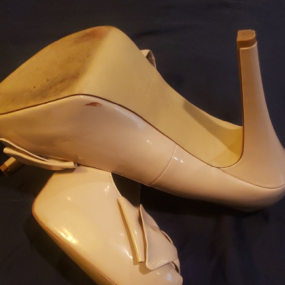 Elle Cream Bow Accent Heels - Picture 3 of 7